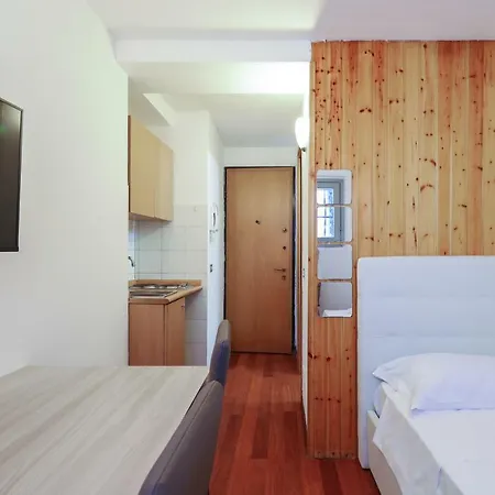 Virgilio Studio By Flatscollection *